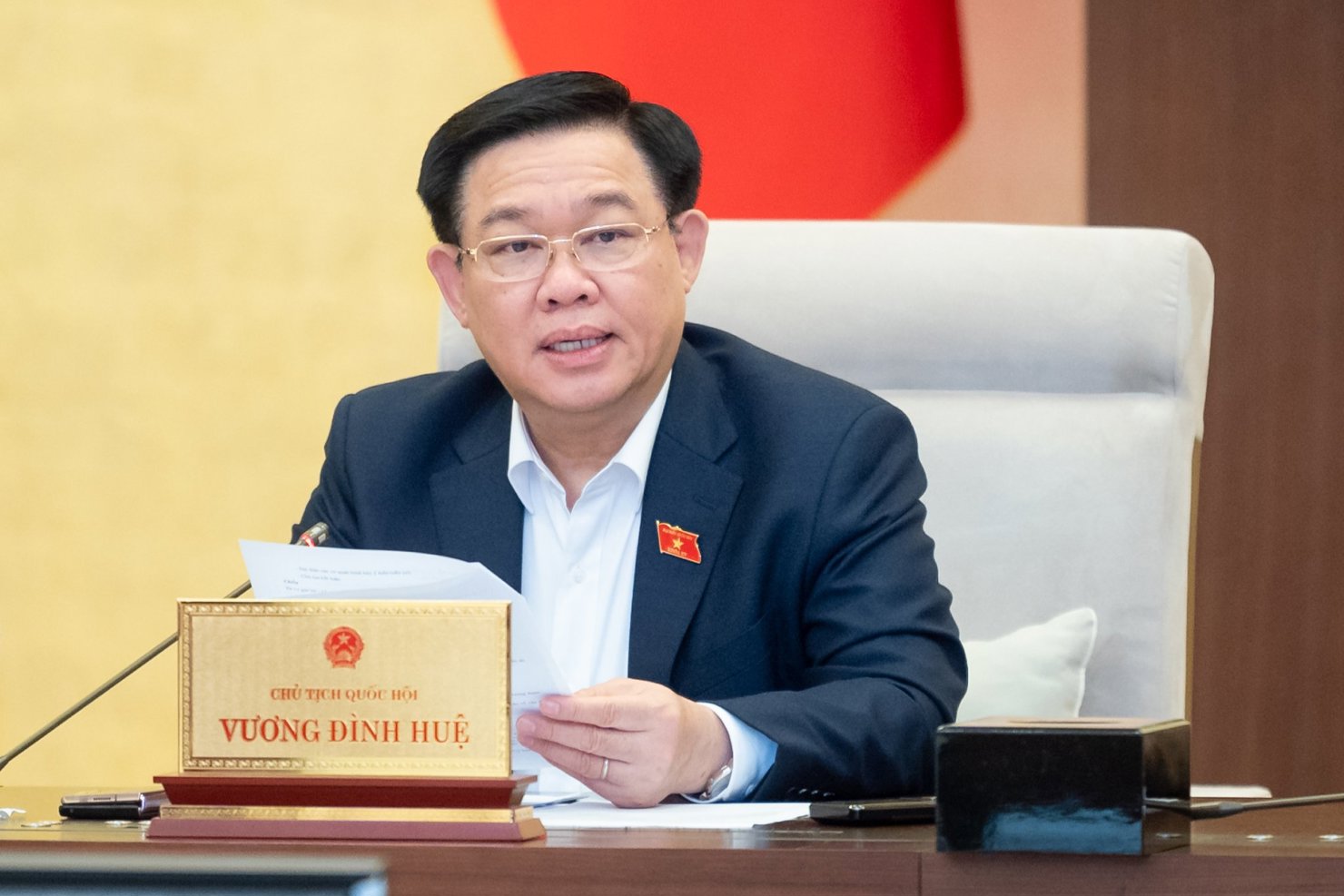 Chủ tịch Quốc hội Vương Đình Huệ điều hành nội dung thảo luận.