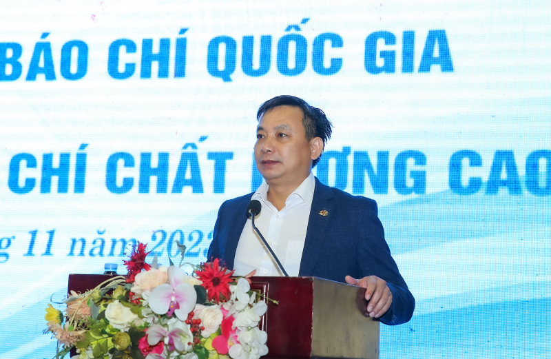 Chánh Văn phòng Hội Nhà báo Việt Nam Phan Toàn Thắng trình bày báo cáo tại hội nghị. Ảnh: Trần Hải 