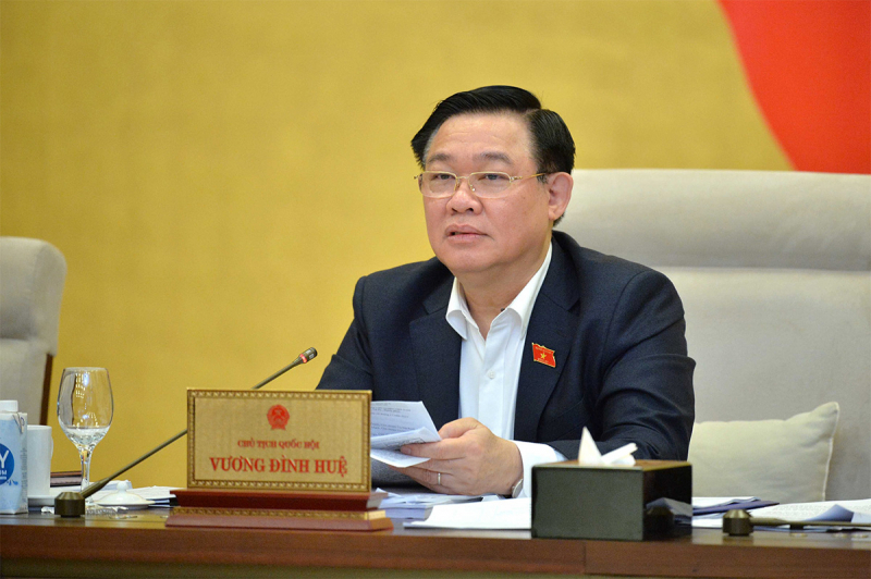 Chủ tịch Quốc hội Vương Đình Huệ chủ trì Phiên họp. Ảnh: Hồ Long