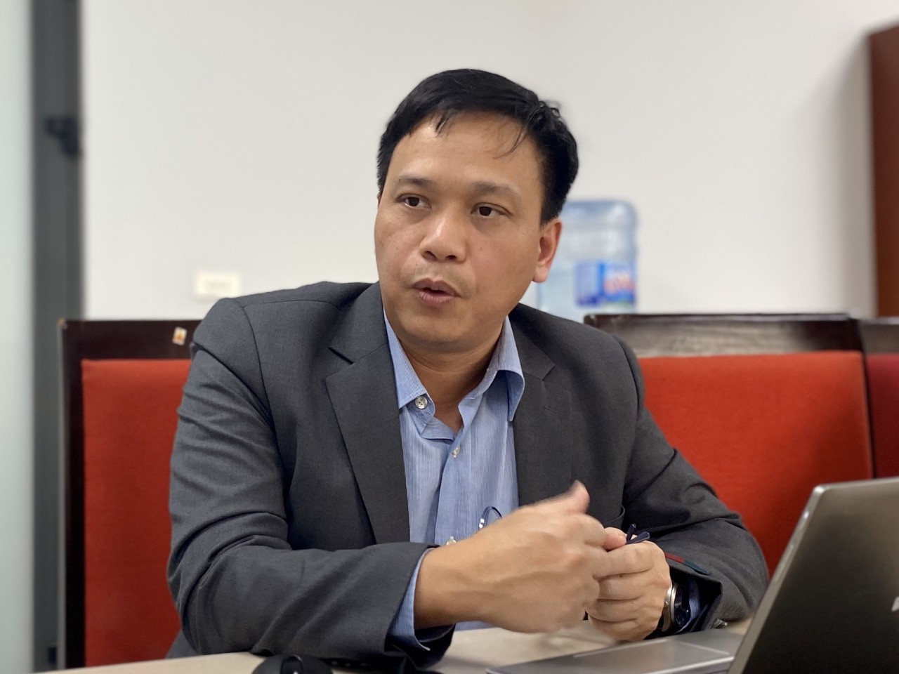 TS. Nguyễn Quốc Việt – Phó Viện trưởng Viện Nghiên cứu Kinh tế và Chính sách (Đại học Kinh tế, Đại học Quốc gia Hà Nội).