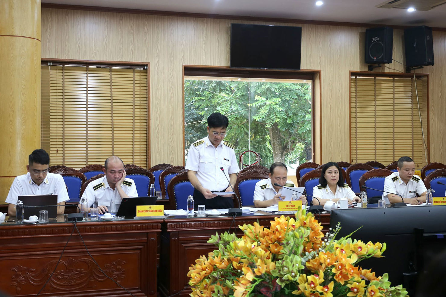 Đại diện KTNN khu vực X công bố quyết định kiểm toán ngân sách địa phương năm 2022 của tỉnh Bắc Kạn. Ảnh: TS