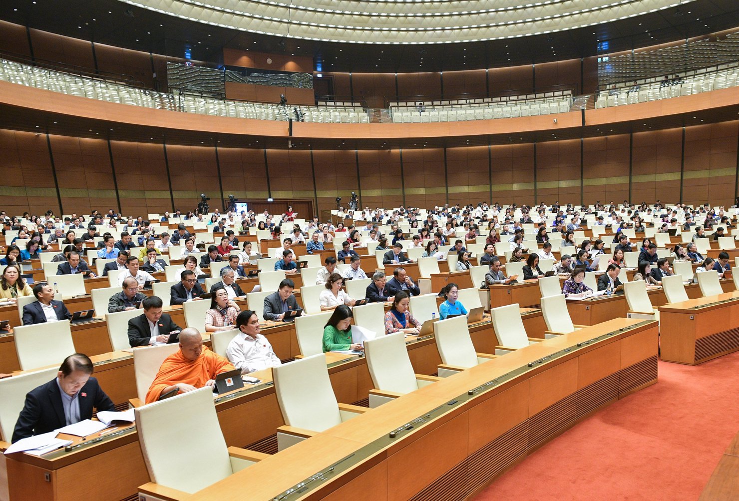 Quang cảnh phiên thảo luận sáng 23/11.