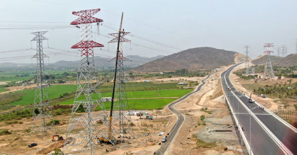 Một đoạn trong đường dây 500kV Vĩnh Tân - Rẽ Sông Mây - Tân Uyên. Ảnh: EVNNPT