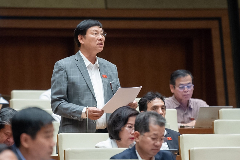 Đại biểu Nguyễn Hữu Ch&iacute;nh - Đo&agrave;n đại biểu Quốc hội TP. H&agrave; Nội ph&aacute;t biểu trước Quốc hội.