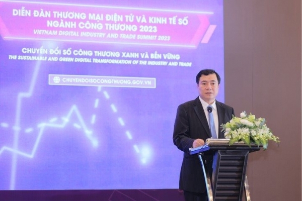 Thứ trưởng Bộ Công Thương Nguyễn Sinh Nhật Tân phát biểu tại Diễn đàn