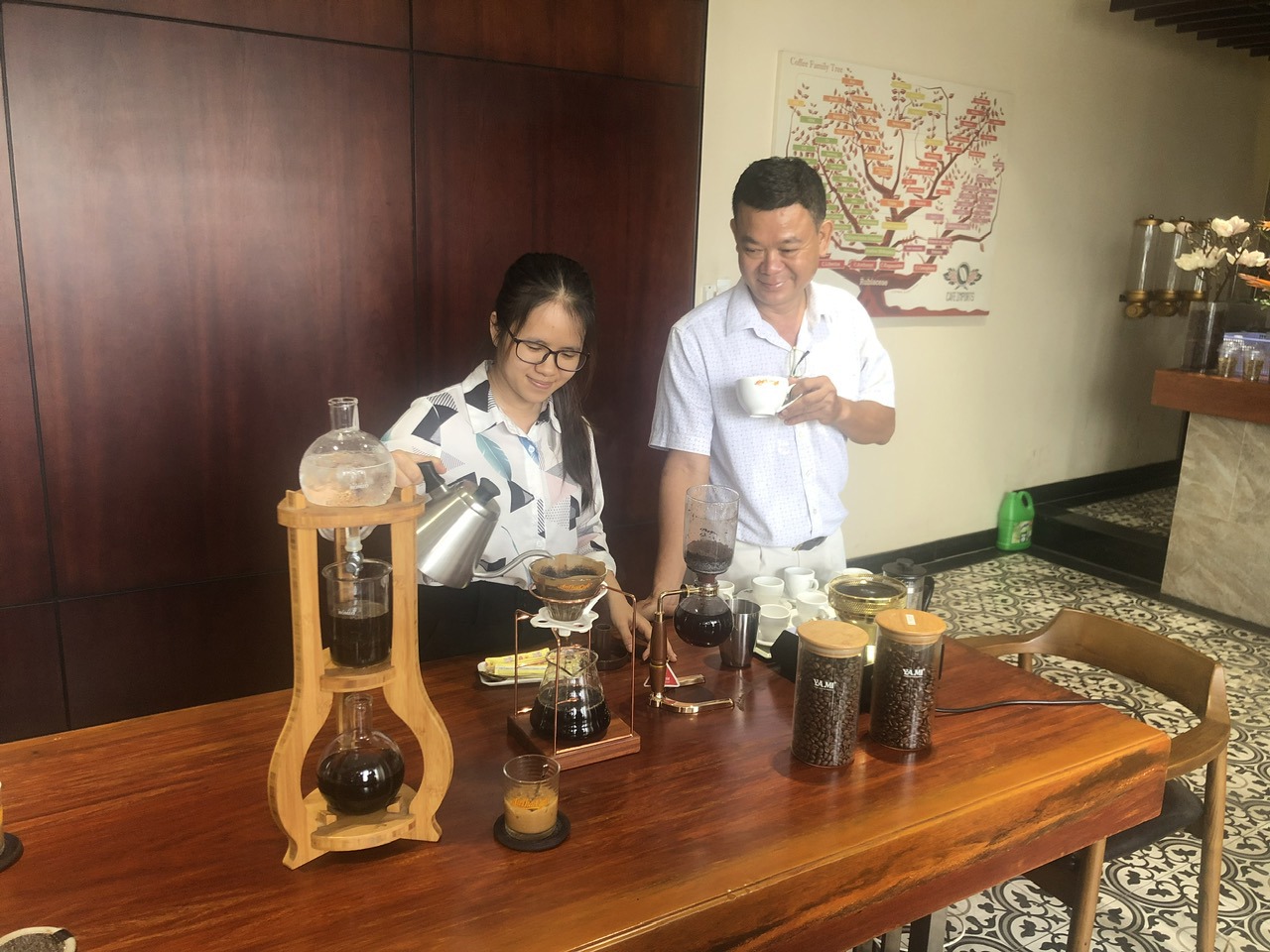 Cà phê đã trở thành thức uống được yêu thích của người Việt. Ảnh: Xuân Thắng