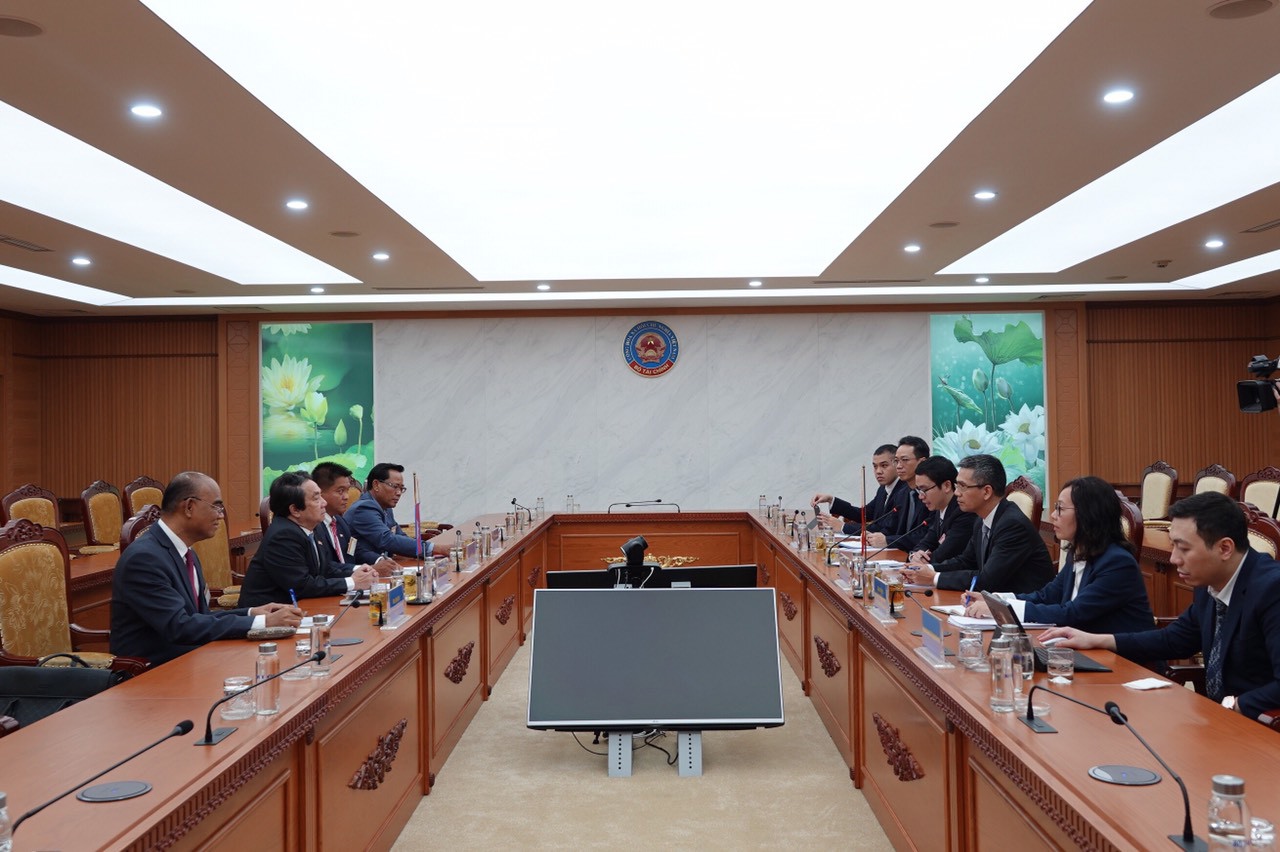 Quang cảnh buổi làm việc.
