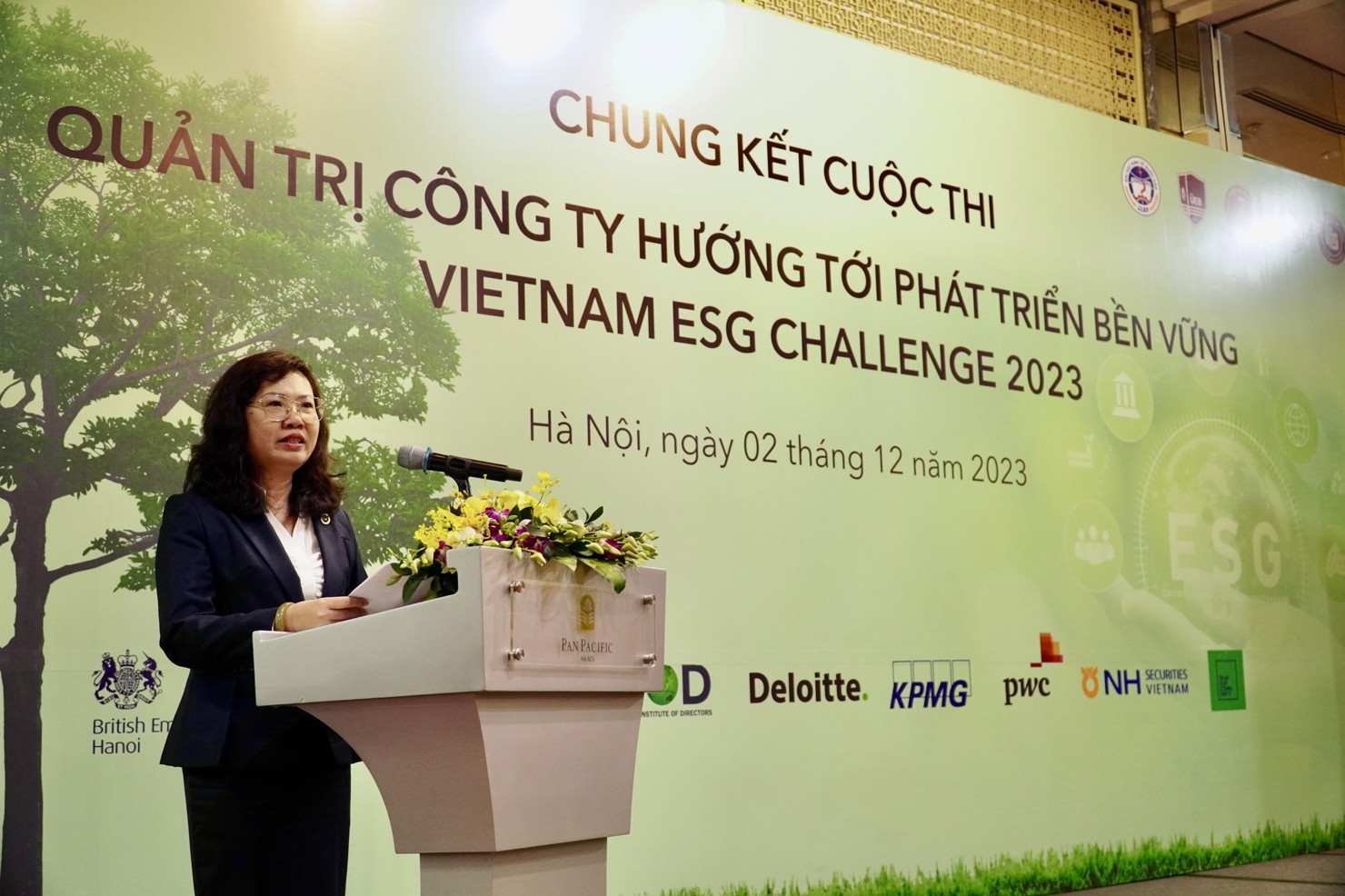 Chủ tịch UBCKNN Vũ Thị Chân Phương phát biểu khai mạc vòng thi chung kết. 