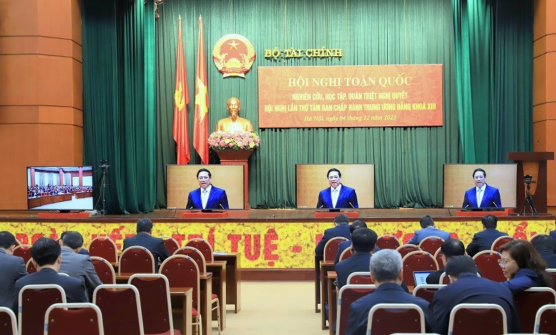 Cán bộ, đảng viên tại điểm cầu Bộ Tài chính tham dự Hội nghị toàn quốc nghiên cứu, học tập, quán triệt Nghị quyết Hội nghị lần thứ tám Ban Chấp hành Trung ương Đảng khóa XIII.