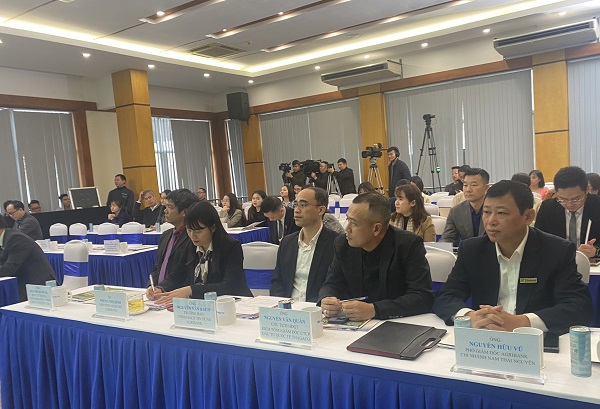 Các đại biểu tham gia hội thảo đều nhấn mạnh, Việt Nam cần cơ chế, chính sách hỗ trợ phát triển thị trường vốn để triển khai các dự án xanh. Ảnh: Hà Anh.