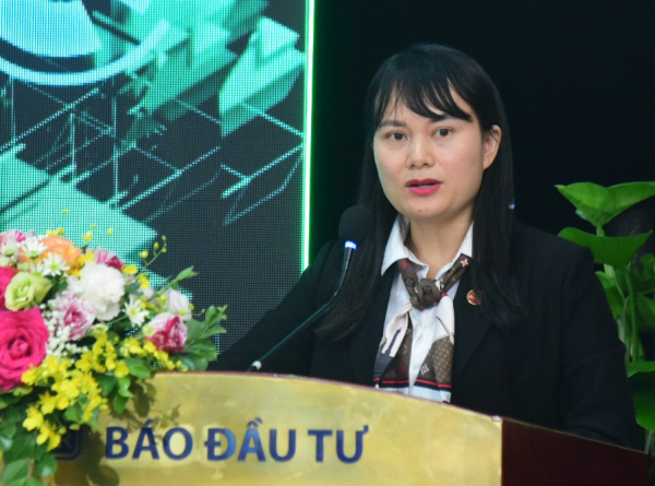 Phó Tổng Giám đốc Agribank Phùng Thị Bình phát biểu