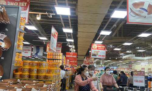 Các chương trình giảm giá cuối năm được kỳ vọng sẽ kích cầu thị trường trong nước.