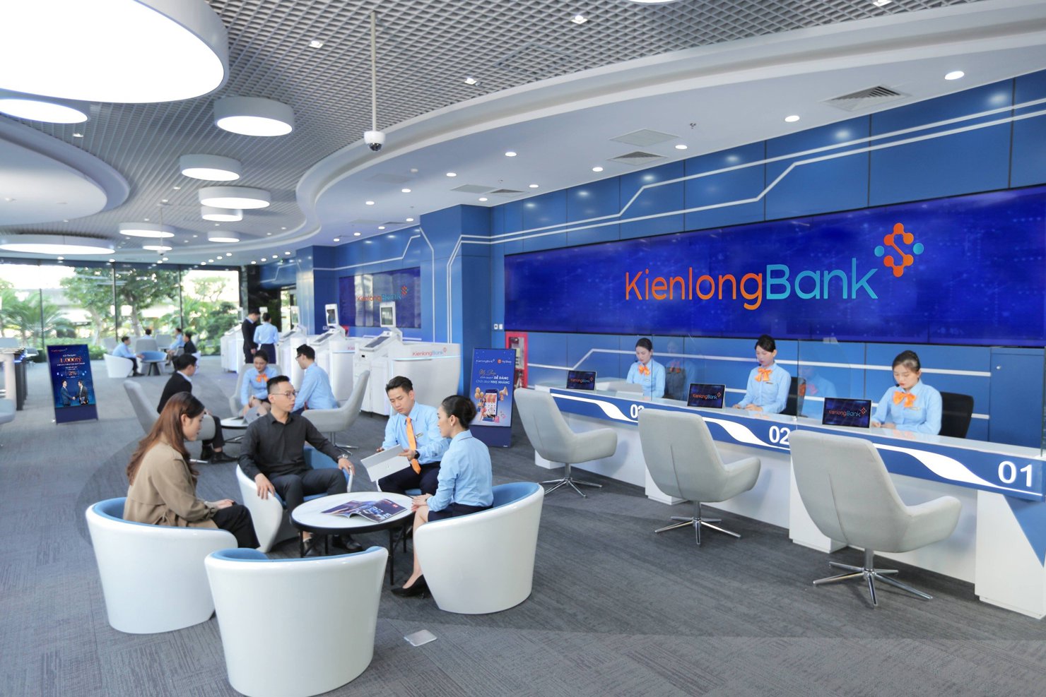 KienlongBank triển khai các giải pháp hỗ trợ, tháo gỡ khó khăn cho khách hàng. Ảnh: KienlongBank