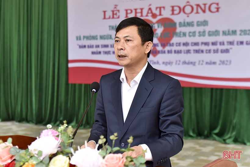 Ph&oacute; Chủ tịch UBND tỉnh L&ecirc; Ngọc Ch&acirc;u ph&aacute;t biểu ph&aacute;t động Th&aacute;ng h&agrave;nh động v&igrave; b&igrave;nh đẳng giới v&agrave; ph&ograve;ng ngừa, ứng ph&oacute; với bạo lực tr&ecirc;n cơ sở giới năm 2023.