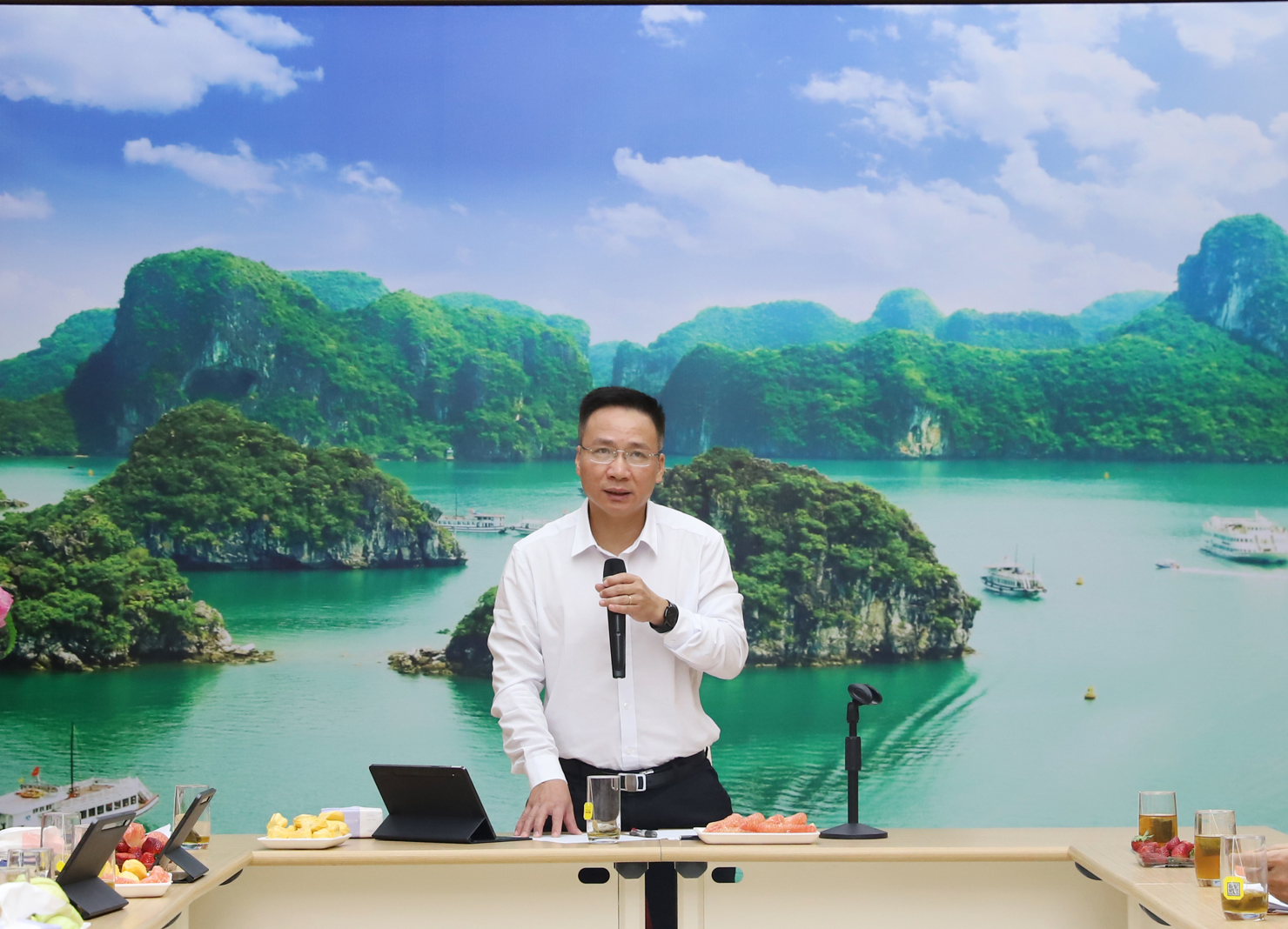 &Ocirc;ng H&agrave; Duy T&ugrave;ng - Vụ trưởng Vụ Hợp t&aacute;c quốc tế chủ tr&igrave; Hội nghị tổng kết.