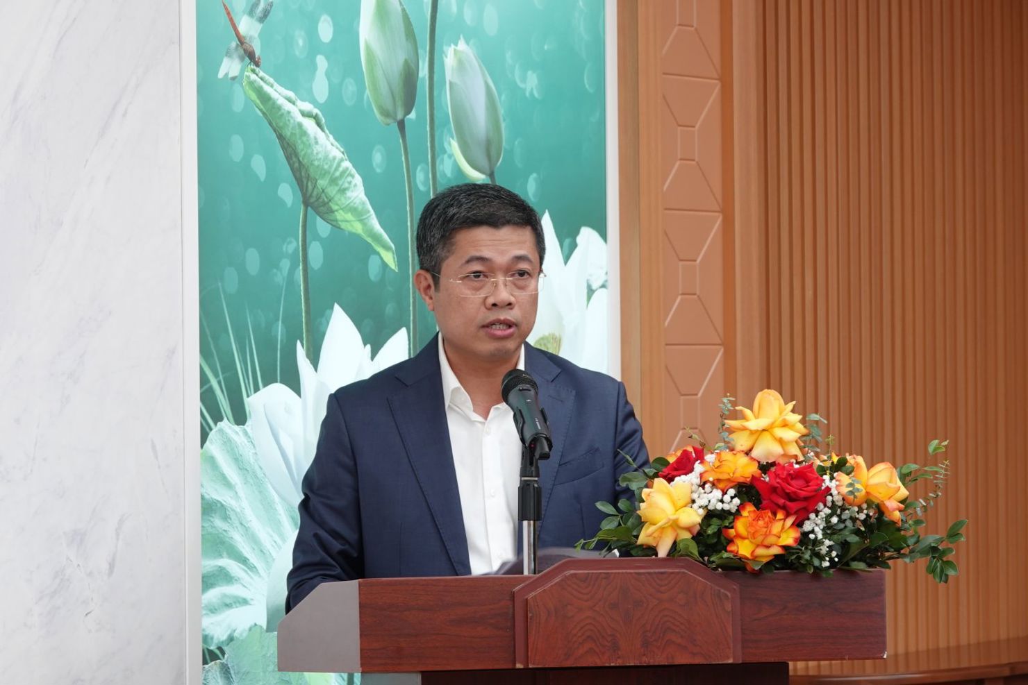 Ông Phạm Đức Thắng - Vụ trưởng Vụ Tổ chức cán bộ trình bày báo cáo tại Hội nghị.