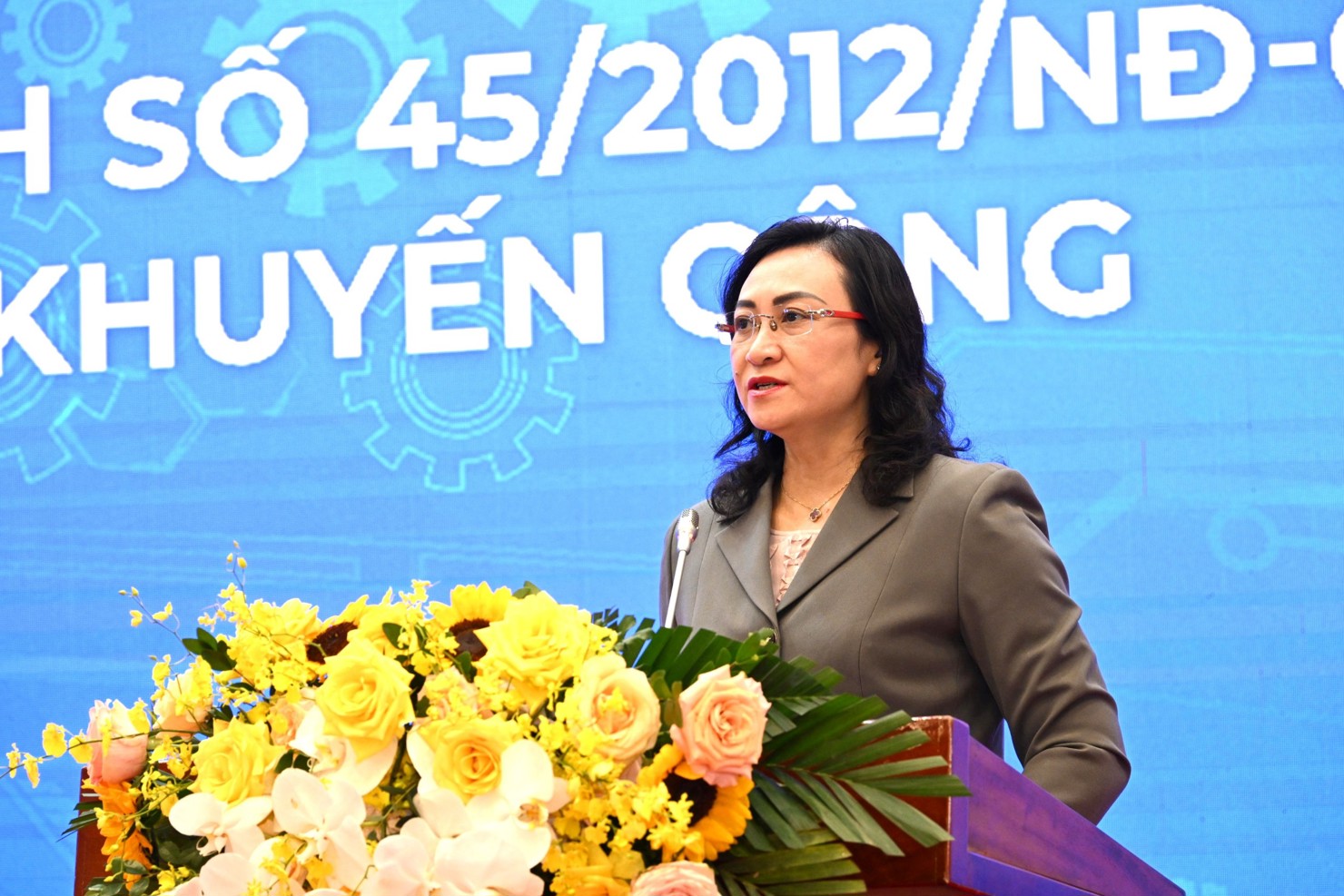 Thứ trưởng Bộ Công Thương Phan Thị Thắng phát biểu tại Hội nghị. Ảnh: Thu Hương