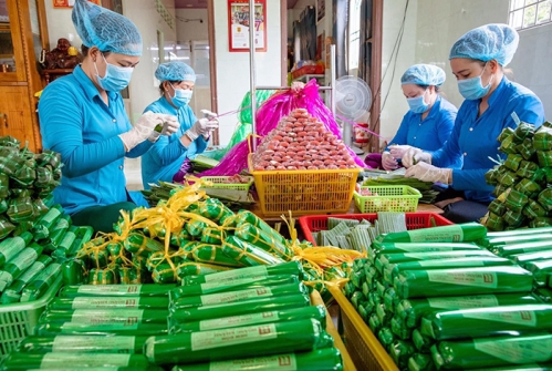Các cơ sở kinh doanh chuẩn bị hàng hoá phục vụ dịp cuối năm và Tết Nguyên đán