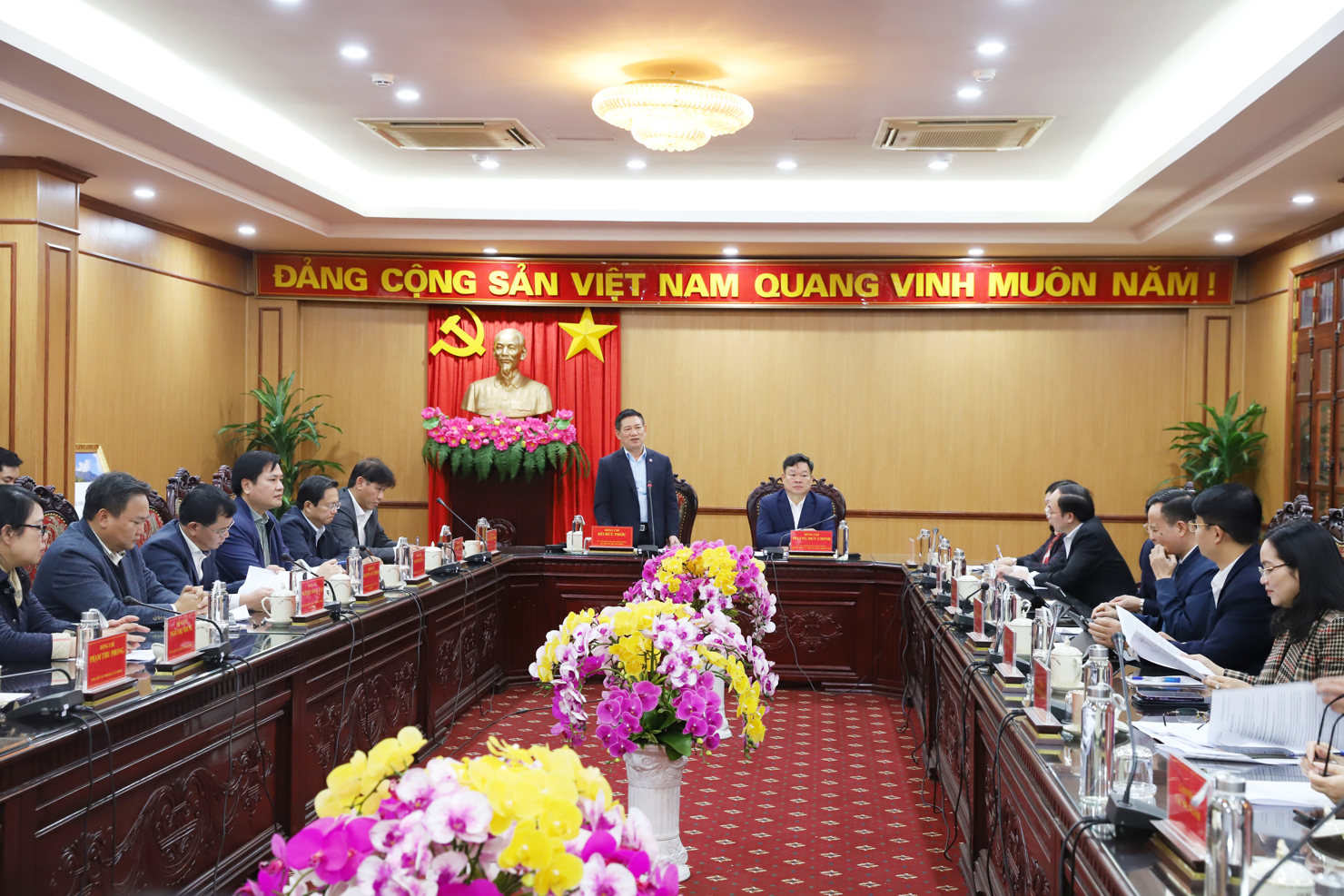 Quang cảnh buổi l&agrave;m việc.