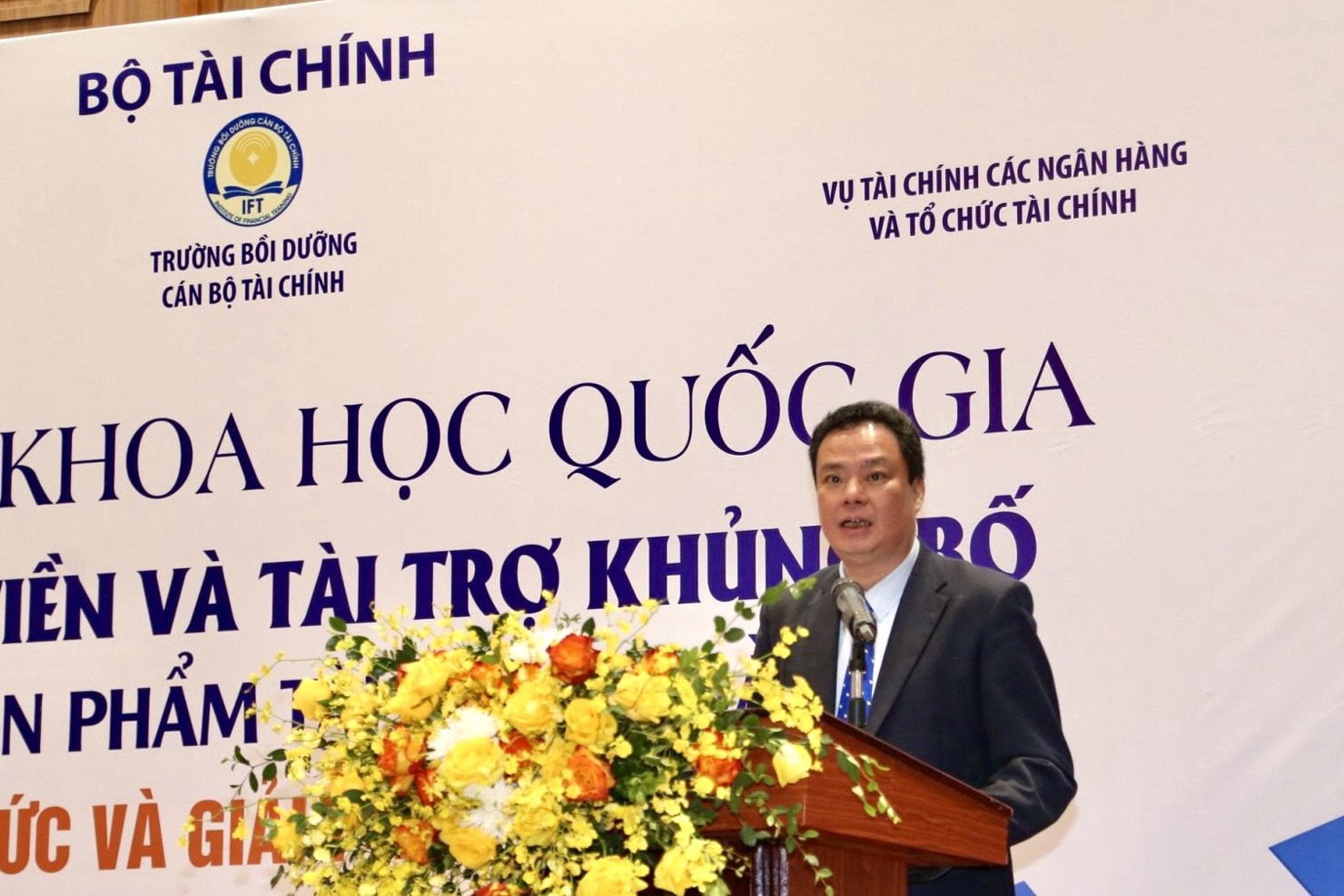 &Ocirc;ng Đỗ Văn Trường &ndash; Gi&aacute;m đốc Trường Bồi dưỡng c&aacute;n bộ t&agrave;i ch&iacute;nh (Bộ T&agrave;i ch&iacute;nh) ph&aacute;t biểu tại Hội thảo.