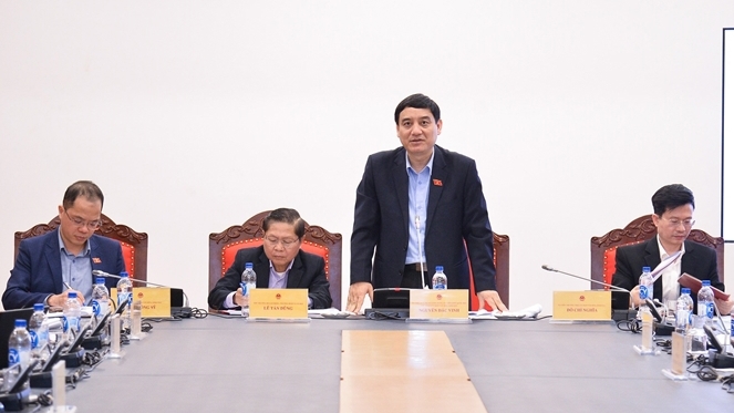 Chủ nhiệm Ủy ban Văn hóa, Giáo dục Nguyễn Đắc Vinh phát biểu tại tọa đàm. Ảnh: N. Đức