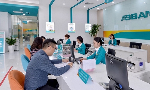 Trong năm 2023, 13,8% tổ chức tín dụng lo ngại lợi nhuận suy giảm.