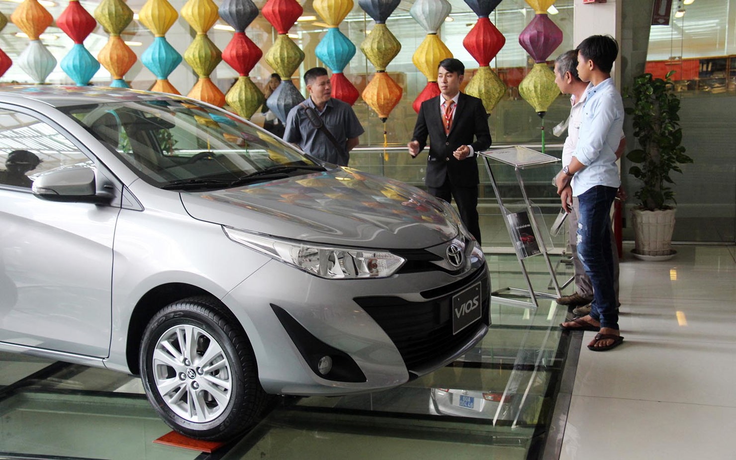Các chương trình giảm giá hấp dẫn sẽ là “chiêu cuối” để kéo khách hàng đến mua xe.