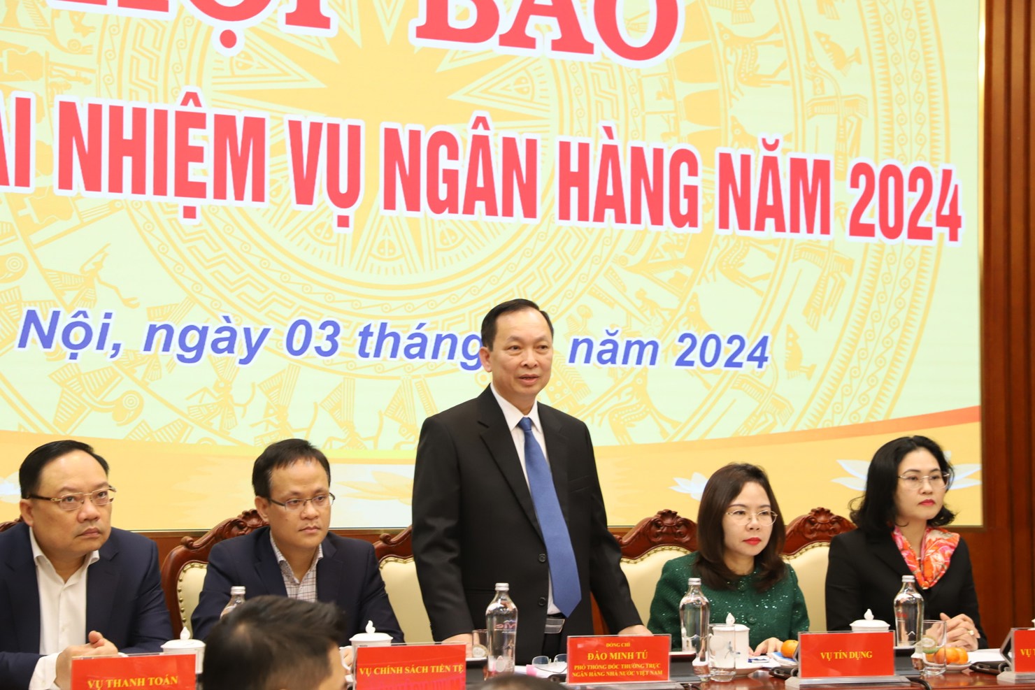 Phó Thống đốc Đào Minh Tú cho biết, mục tiêu tăng trưởng tín dụng 15% năm 2024 tương đương cung ứng vốn gần 2 triệu tỷ đồng vào nền kinh tế. 