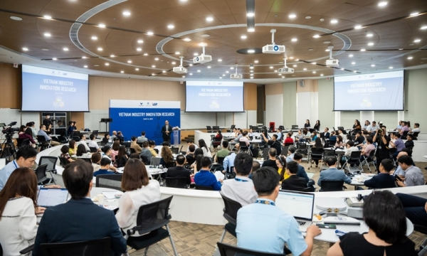 Tháng 6/2023, nhóm nghiên cứu VinUni dưới sự dẫn dắt của GS Soumitra Dutta đã công bố những kết quả khảo sát ban đầu về đổi mới sáng tạo ngành một số lĩnh vực. Ảnh: VinUni