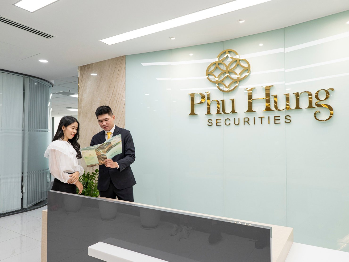 PHS dự báo VN-Index có thể tăng lên mức 1.460 điểm trong năm 2024. Ảnh: PHS