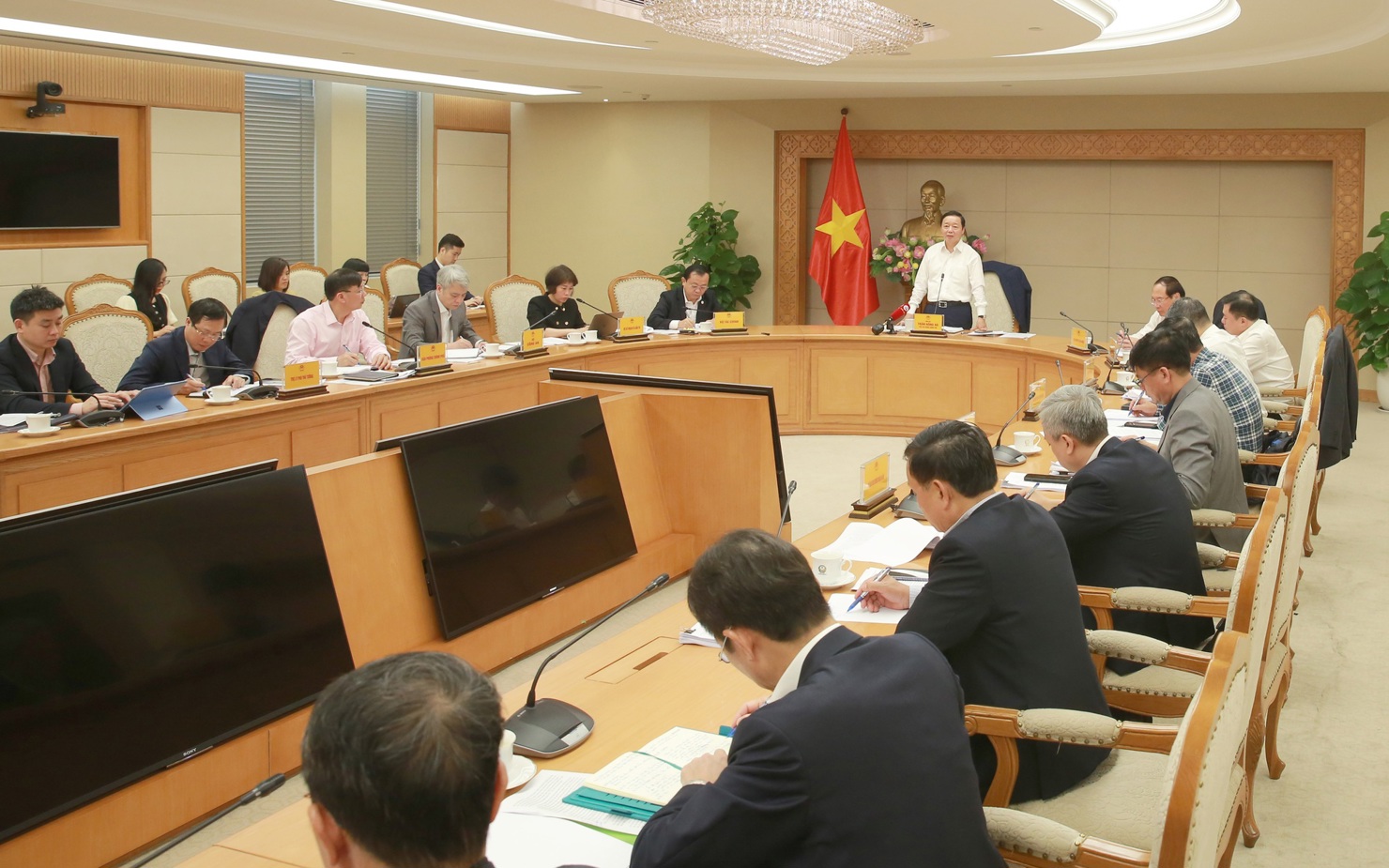 Phó Thủ tướng Chính phủ Trần Hồng Hà chủ trì cuộc họp nghe báo cáo về Đề án thành lập thị trường tín chí carbon tại Việt Nam.