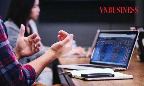 Khối ngoại bán và rút vốn khỏi thị trường Việt Nam khoảng 1 tỷ USD trong năm 2023.