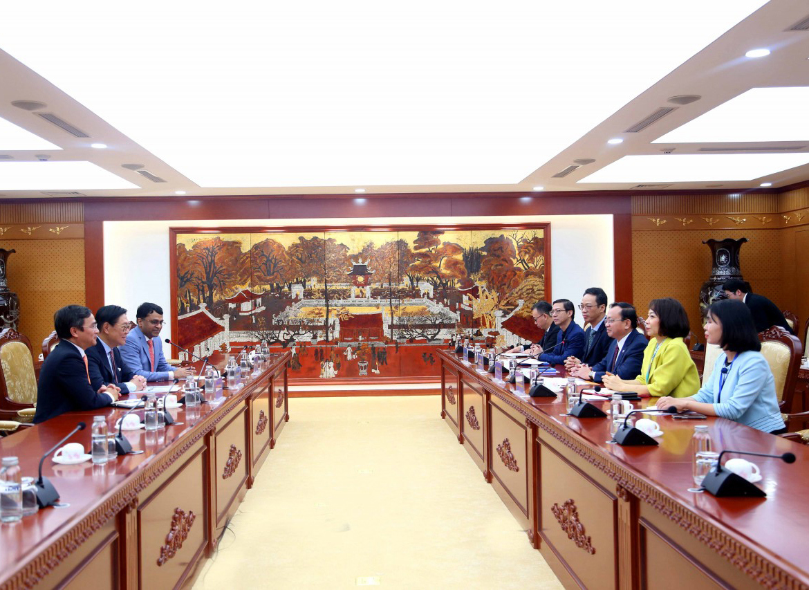 Quang cảnh buổi l&agrave;m việc.