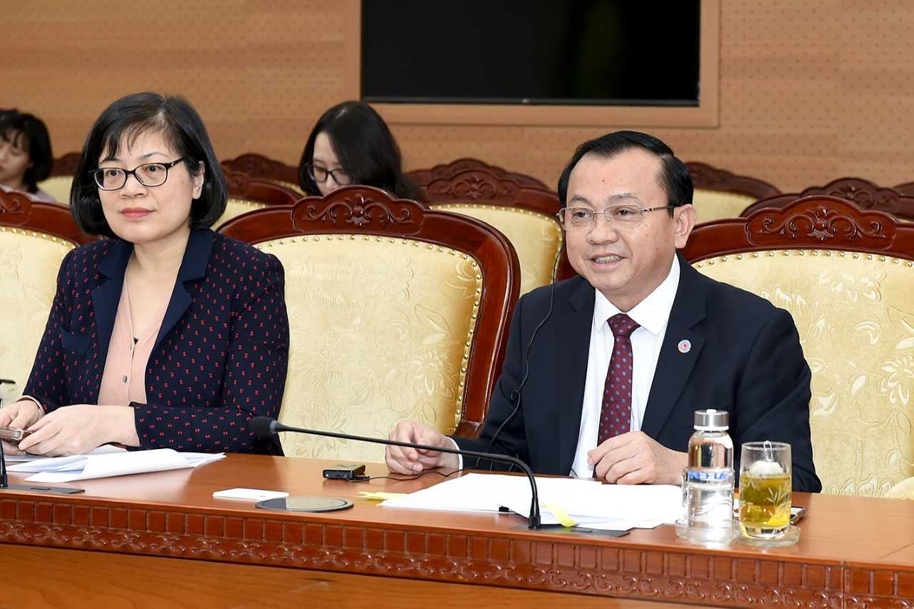 Thứ trưởng Lê Tấn Cận phát biểu tại buổi làm việc.