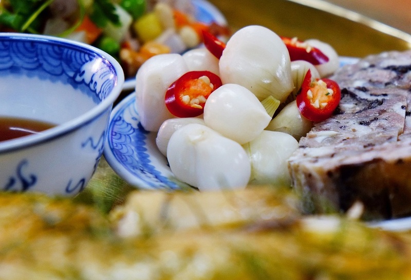 Hành muối là món ăn sẽ không bao giờ thiếu trong mâm cơm Tết Việt Nam (Nguồn ảnh: Internet) 