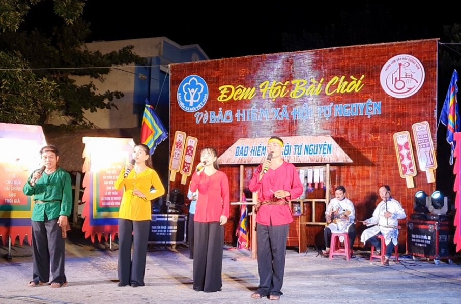 Những ca từ trong bài chòi dễ nhớ, dễ thuộc và dễ đi vào lòng người đã trở thành “đặc sản” trong phát triển đối tượng của cơ quan BHXH Quảng Nam.