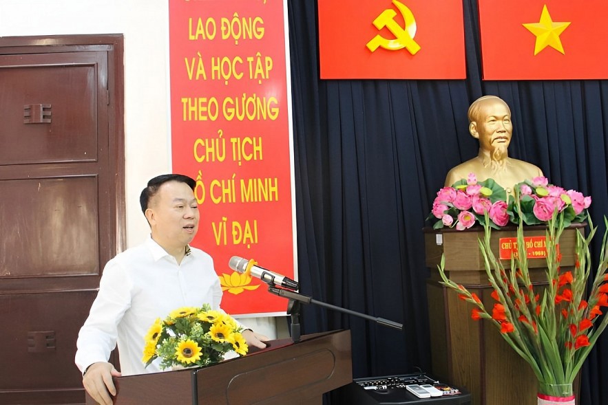Thứ trưởng Bộ Tài chính Nguyễn Đức Chi đánh giá cao những đóng góp của các cán bộ hưu trí đối với sự phát triển của ngành Tài chính. Ảnh: Thanh Sơn