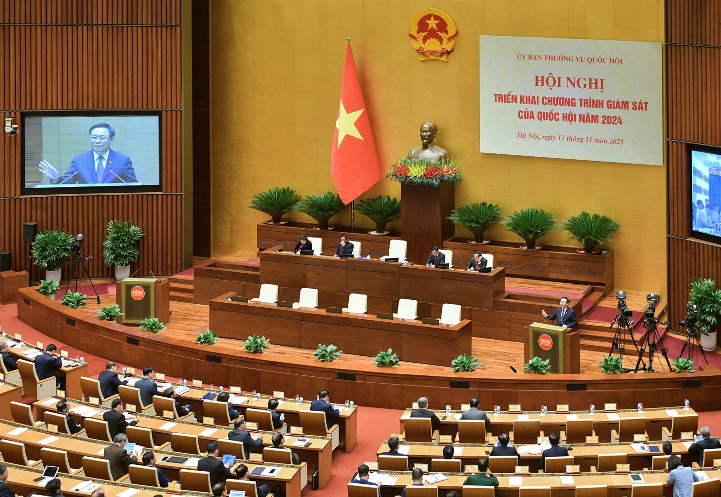 Chủ tịch Quốc hội Vương Đình Huệ phát biểu kết luận Hội nghị triển khai Chương trình giám sát của Quốc hộinăm 2024 (sáng 17/11/2023).