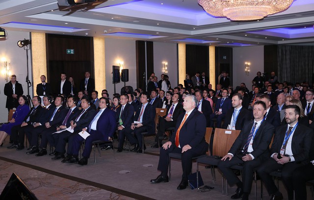 Thủ tướng Phạm Minh Chính và Thủ tướng Hungary Viktor Orbán tham dự Diễn đàn doanh nghiệp Việt Nam - Hungary - Ảnh: VGP/Nhật Bắc