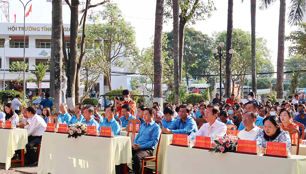 Các đại biểu tham dự Chương trình "Tết sum vầy" năm 2024. Ảnh: Mỹ Hạnh