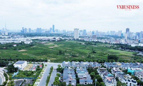 Một lượng tiền gửi trong ngân hàng vẫn đang sẵn sàng chảy vào nhà đất khi cơ hội đến.