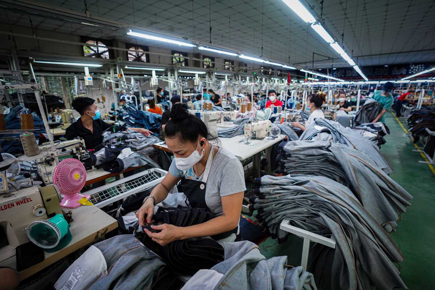 Hoạt động sản xuất công nghiệp ghi nhận tăng trưởng rõ rệt vào đầu năm 2024 so với cuối năm 2023