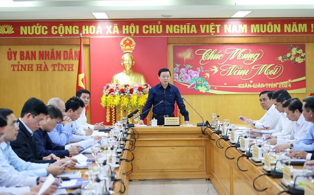 Phó Thủ tướng Trần Hồng Hà yêu cầu các cơ quan tiếp tục nỗ lực, phát huy trách nhiệm cao nhất, vì đất nước, vì nhân dân, phấn đấu hoàn thành các công trình đúng tiến độ - Ảnh: VGP/Nhật Bắc