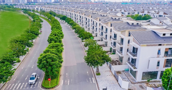 Theo báo cáo của nhiều đơn vị nghiên cứu thị trường, trong năm 2023, phân khúc biệt thự, nhà phố đều ghi nhận tình trạng chung là ì ạch thanh khoản, khan hiếm nguồn cung nhưng giá khó giảm. (Ảnh minh họa: Mogi)