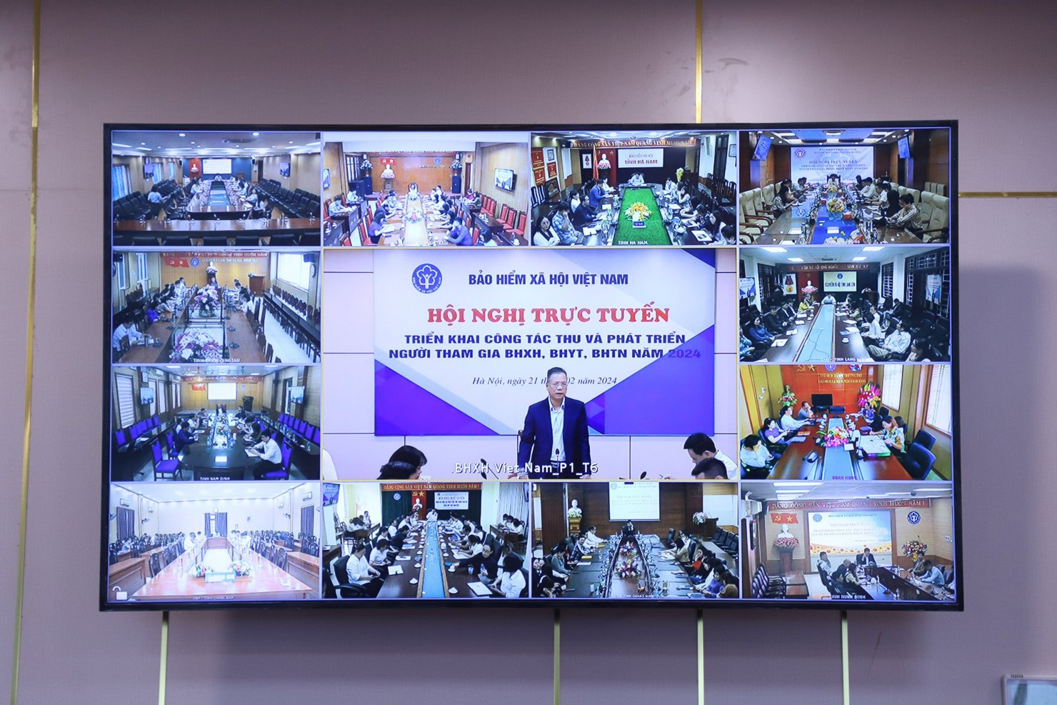 Hội nghị trực tuyến tại các điểm cầu. 