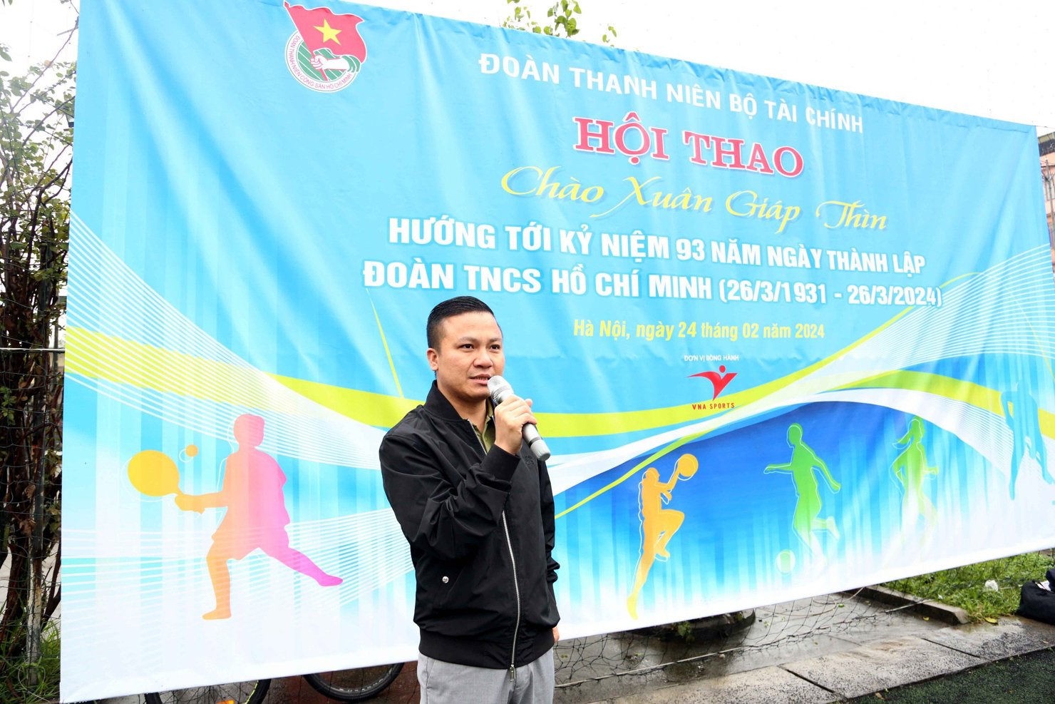 Đồng chí Lê Đôn - Bí thư Đoàn Thanh niên Bộ Tài chính dự và phát biểu khai mạc Hội thao. Ảnh: Đức Minh