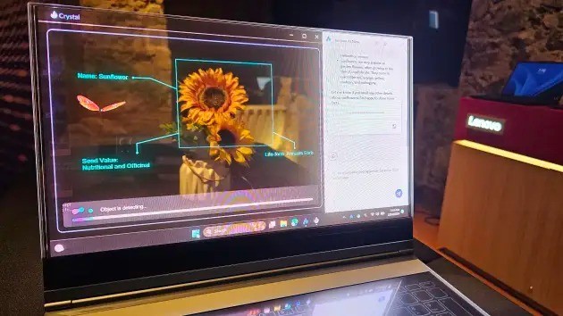Khi đặt b&ocirc;ng hoa hướng dương ph&iacute;a sau m&agrave;n h&igrave;nh, camera t&iacute;ch hợp trong ThinkBook Transparent Display c&oacute; thể x&aacute;c định vật thể l&agrave; hoa hướng dương sau đ&oacute; cung cấp th&ocirc;ng tin về n&oacute; bằng c&ocirc;ng nghệ tr&iacute; tuệ nh&acirc;n tạo.