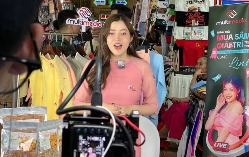 Các phiên livestream bán hàng tại chợ truyền thống đã giúp các tiểu thương có thêm doanh thu trong giai đoạn ế ấm