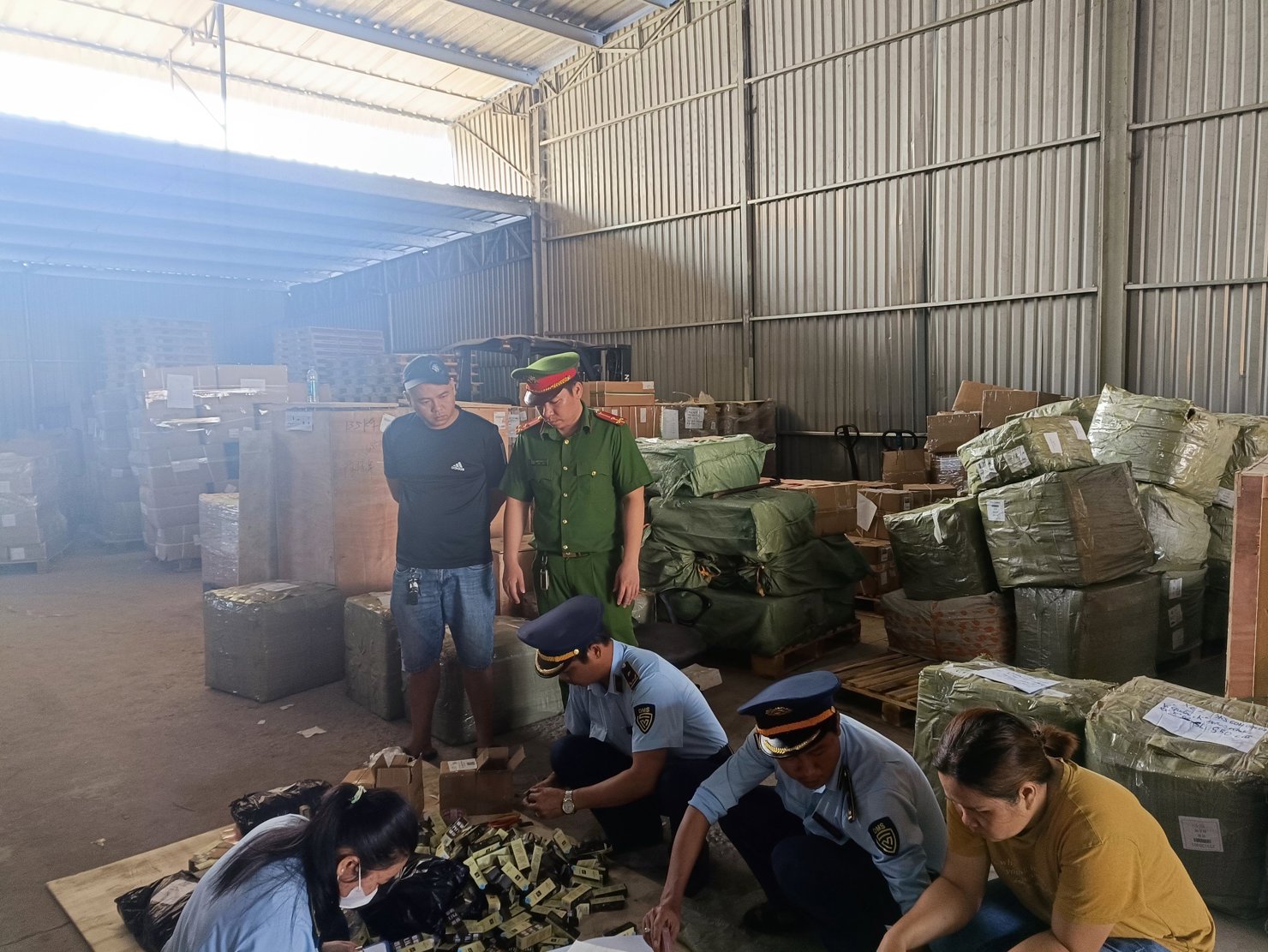Đội Quản lý thị trường số 5 đã lập biên bản vi phạm hành chính đối với doanh nghiệp về hành vi vi phạm hành chính nêu trên, trình cấp thẩm quyền xử lý theo quy định. 