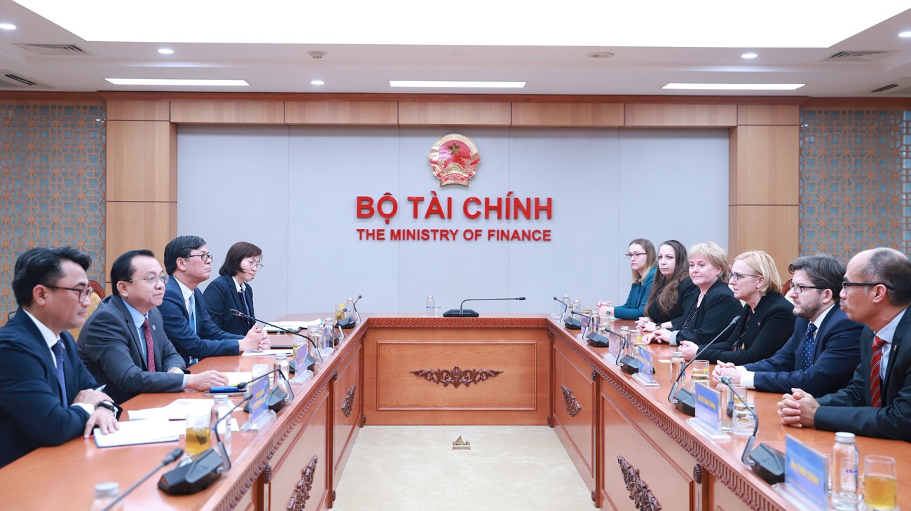 Quang cảnh buổi l&agrave;m việc.
